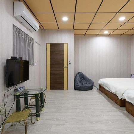 羅東夜市 小宅一生民宿 Night Market Small House Lifetime Hotel Luodong Eksteriør billede