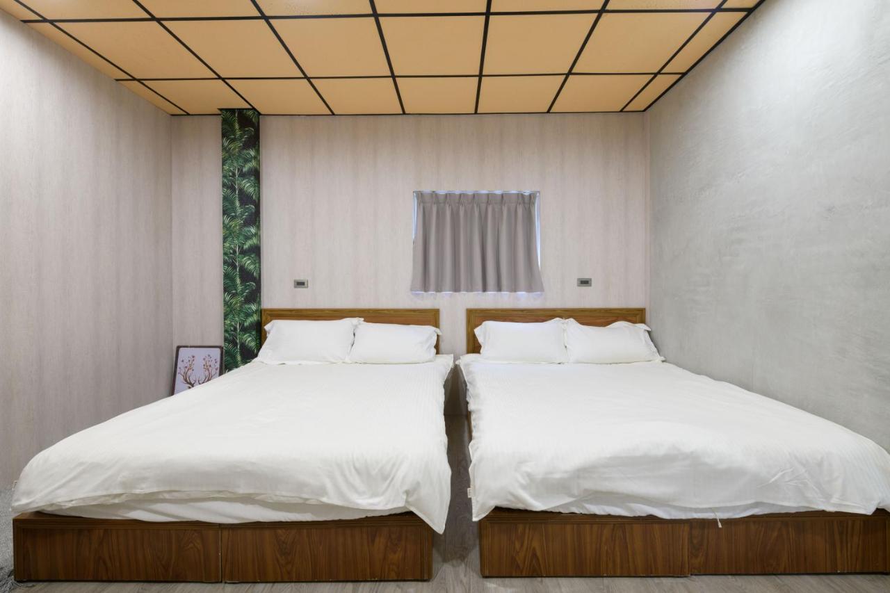 羅東夜市 小宅一生民宿 Night Market Small House Lifetime Hotel Luodong Eksteriør billede