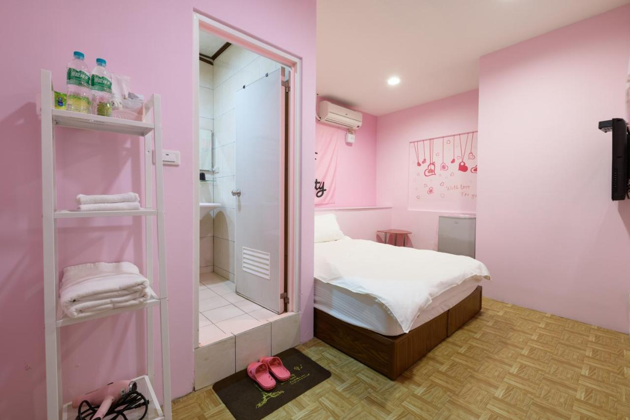羅東夜市 小宅一生民宿 Night Market Small House Lifetime Hotel Luodong Eksteriør billede